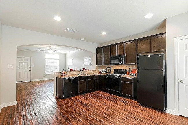 Building Photo - 33 Woodland Hills Dr