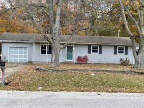 Building Photo - 620 Lawrence Dr