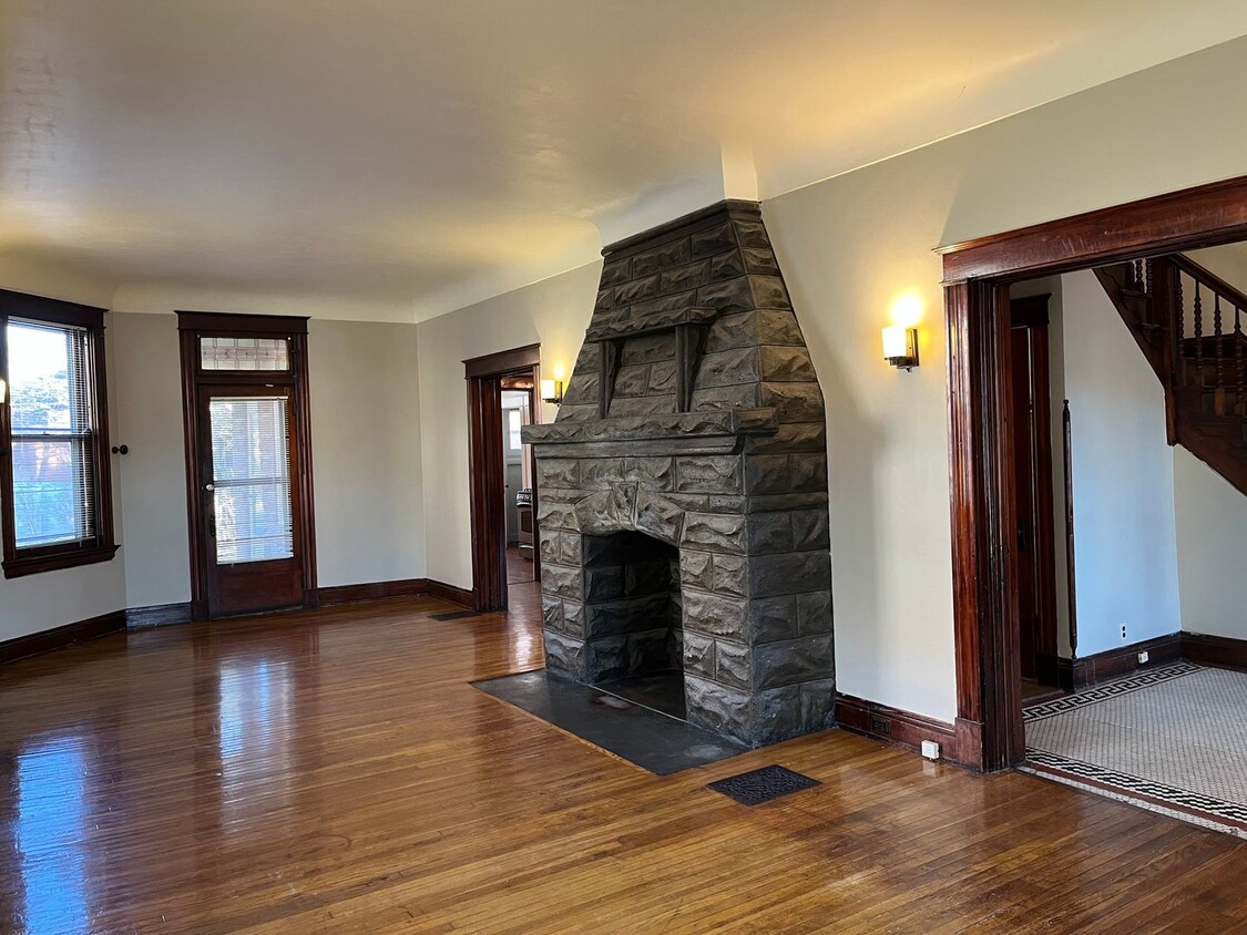 Foto principal - 2102 Maryland Ave