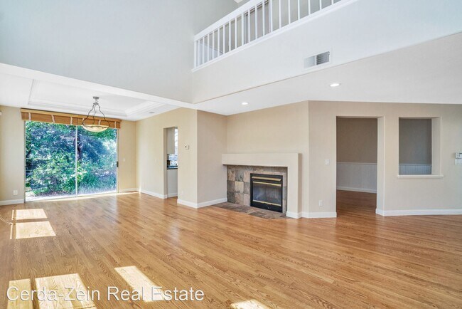 Building Photo - 3 br, 2.5 bath House - 211 Hudson Bay - LU