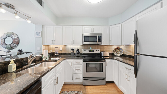 Building Photo - 7205 Thomas Dr