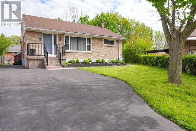 Building Photo - 13 Beaucourt Pl