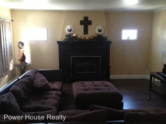 Building Photo - 3 br, 1.5 bath House - 733 Jefferson St