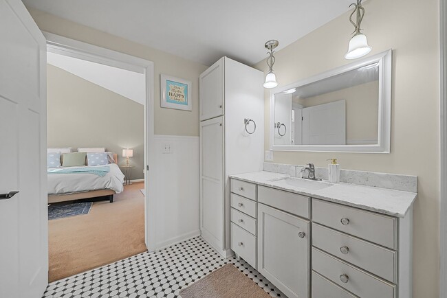 Building Photo - Summer Getaway- Fully Furnished!