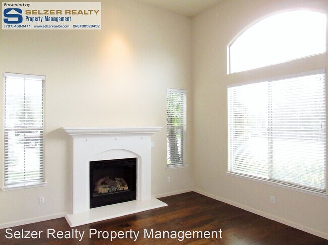 Building Photo - 4 br, 2.5 bath House - 464 Riverview Dr.