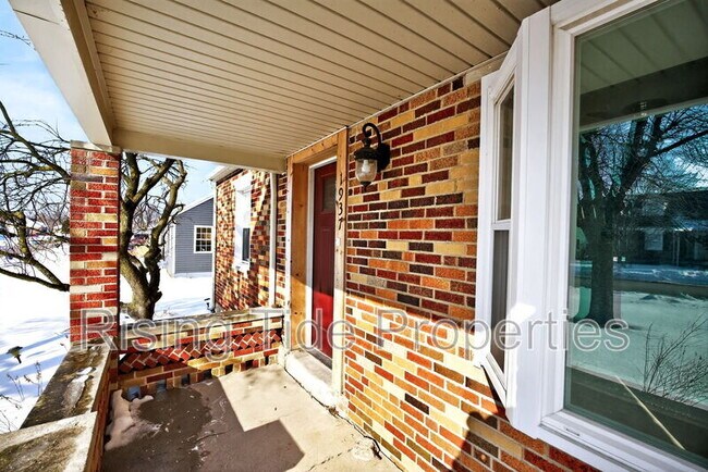 Foto del edificio - 1937 N Sunny Ridge Rd