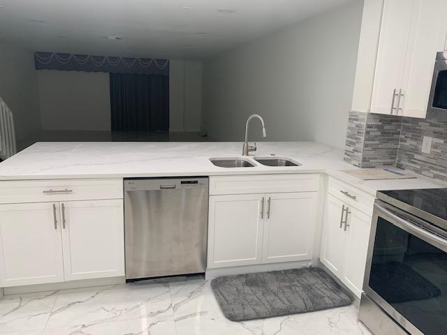 Building Photo - 7870 Lago Del Mar Dr