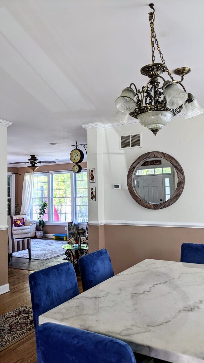 Dining room looking into family room - 1273 Park St