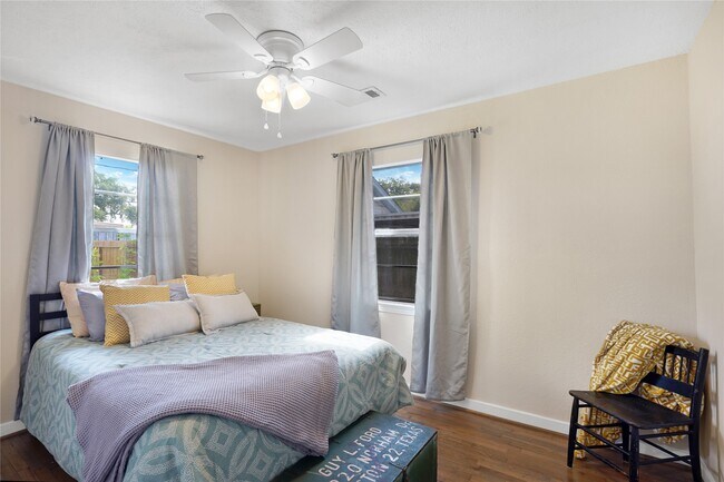 Foto del edificio - 201 E Oak St