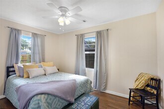 Building Photo - 201 E Oak St