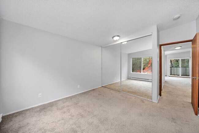 Foto del edificio - Lair Hill is offering a 1bed/1bath!! Get i...