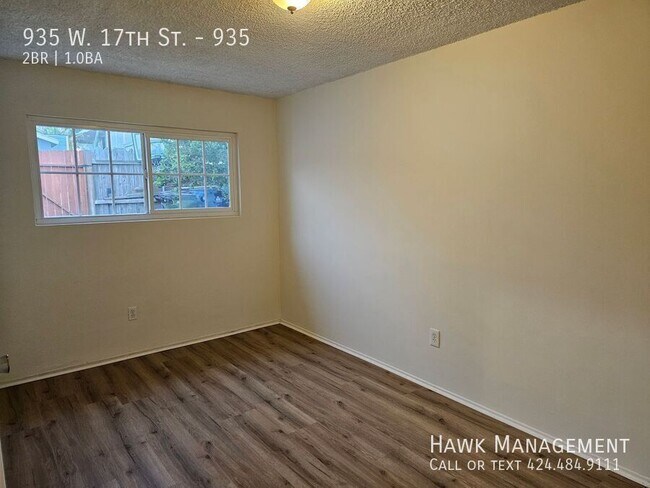 Foto del edificio - 935 W 17th St