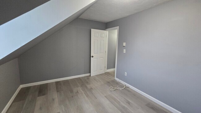 Building Photo - 20 Common St