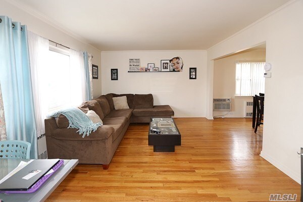 Foto del edificio - 22-11 Utopia Pkwy