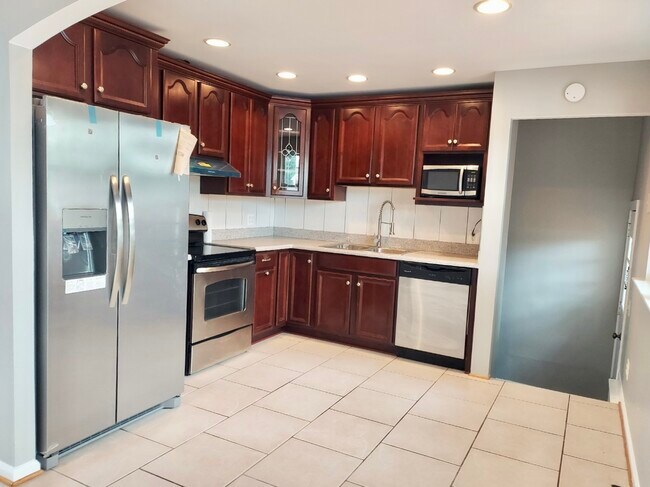 Foto del edificio - 1201 Cedarcliff Dr