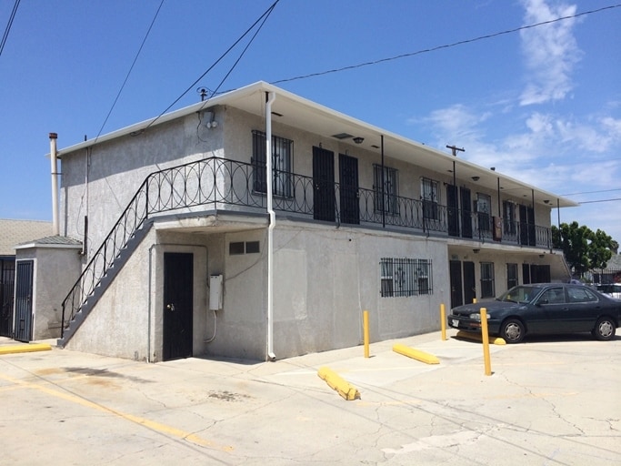 Primary Photo - 1012 W 109th Pl