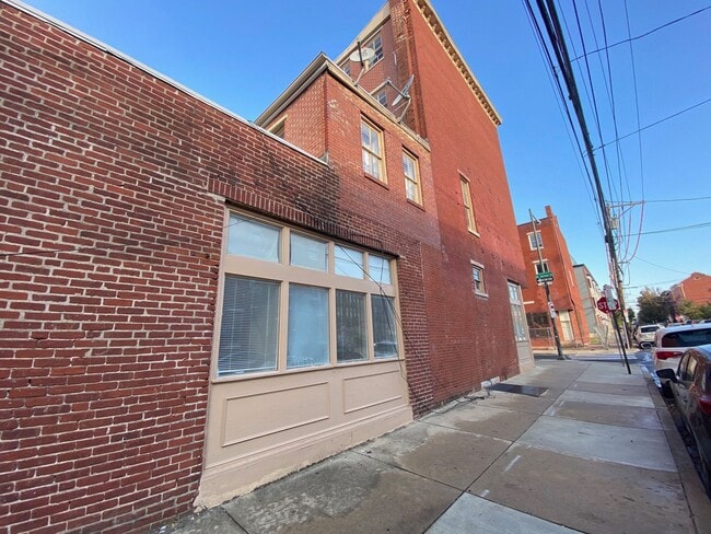 Building Photo - 1600 Mt Vernon St