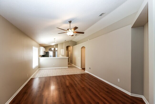 Building Photo - 8646 Persea Ct