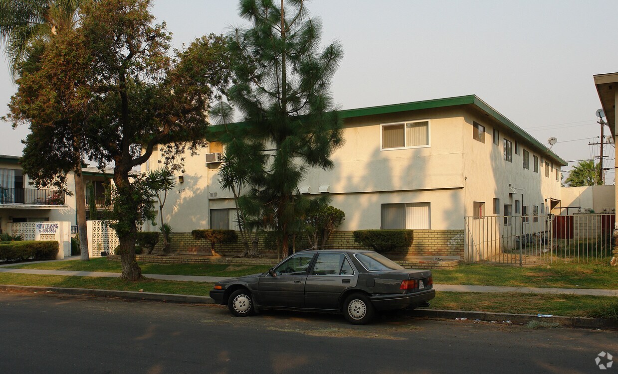 Building Photo - 213-217 E Clifton Ave