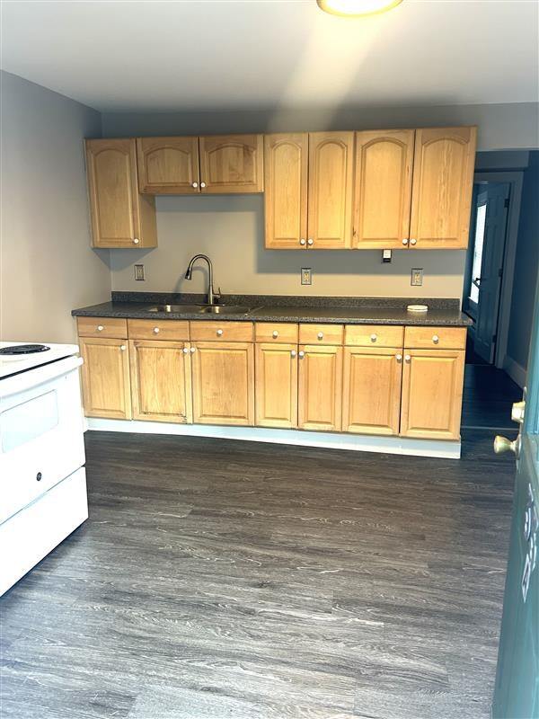 Building Photo - 33 Putnam St