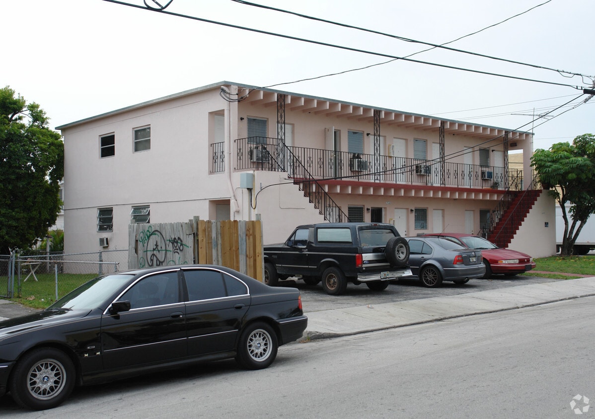 Building Photo - 2040 NW Flagler Ter