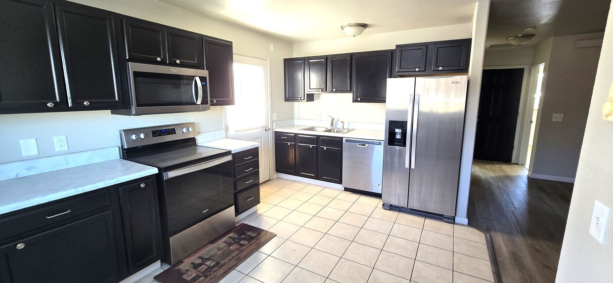 Primary Photo - 3 Bedroom 2 Bathroom 2 Car Garage Upper Un...