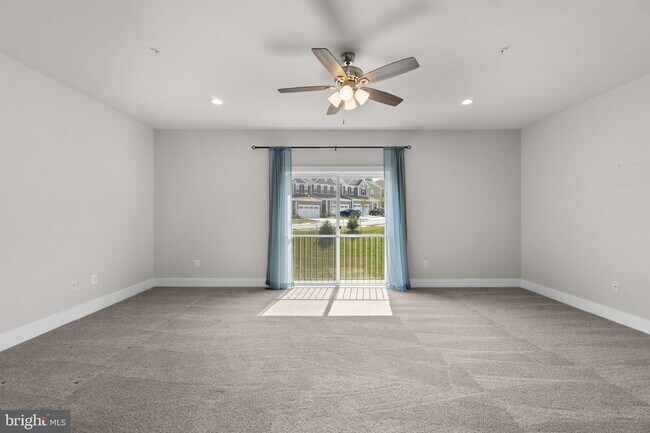 Building Photo - 2753 Town View Cir