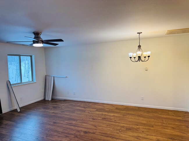 Living Room - 201 Ryan Gulch Rd