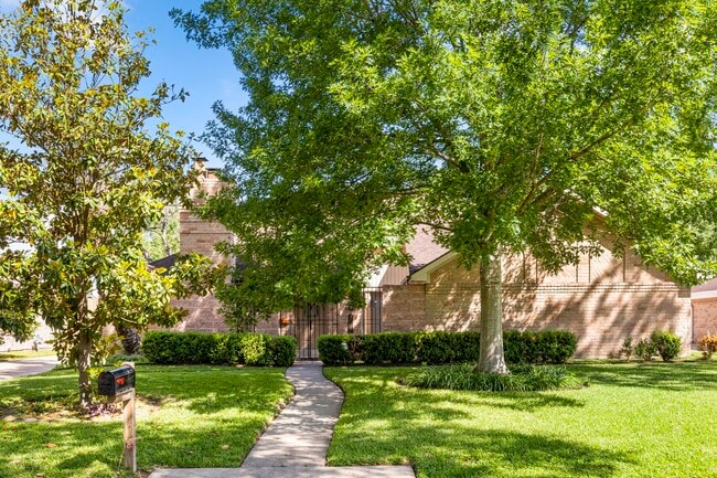 Foto del edificio - 14014 Briar Pl Dr