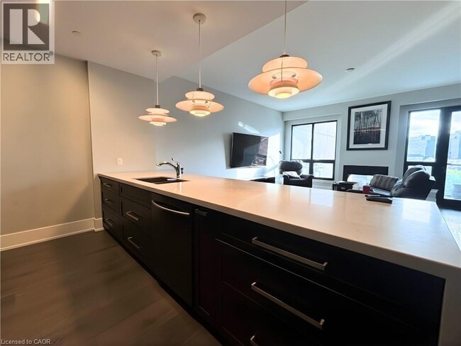 Photo du bâtiment - 181 James St N