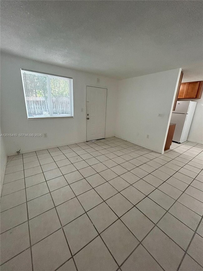Foto del edificio - 5814 NE 4th Ct