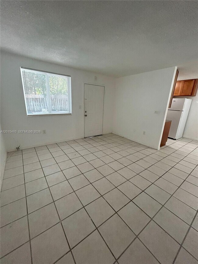 Foto del edificio - 5814 NE 4th Ct