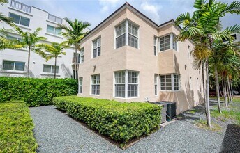 Building Photo - 32 Calabria Ave