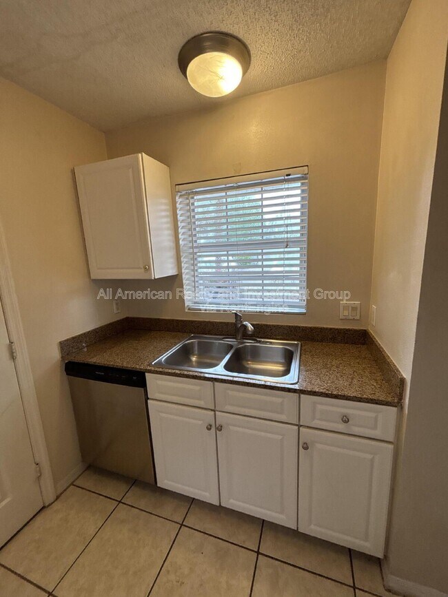 Building Photo - 4274 Calinda Ln