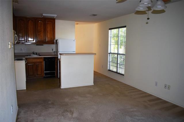 Building Photo - 404 N Powell Pkwy