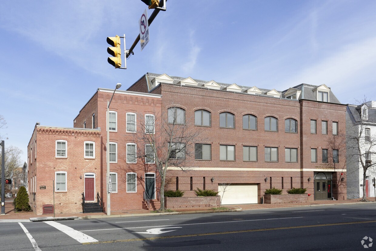 Primary Photo - 238 S West St