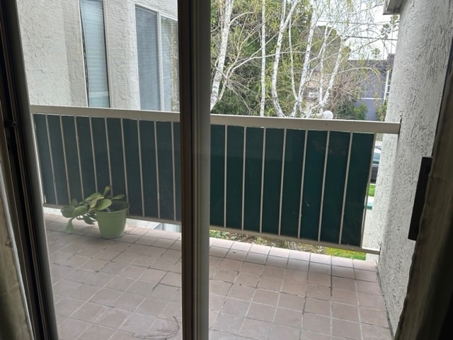 balcony off living room - 999 Porter Ave