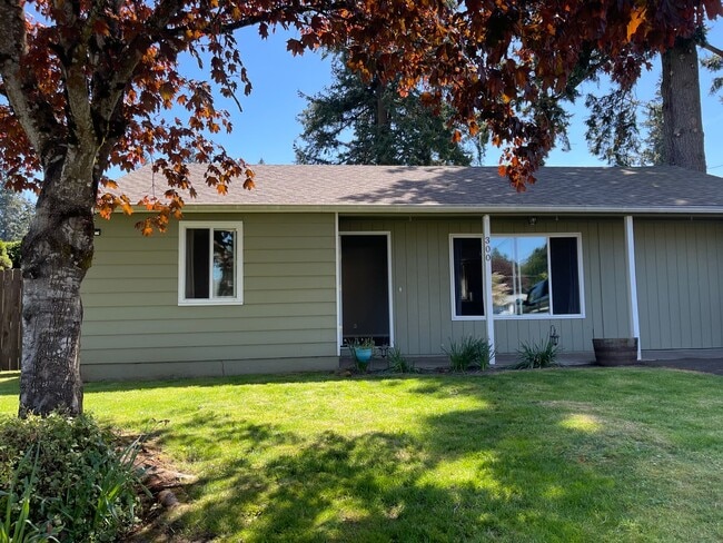Building Photo - CAMAS Charming Remodeled 3 Bedroom Bungalow close to Crown Park!