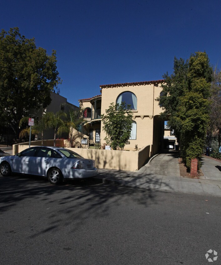 Foto del edificio - 4427 Finley Ave