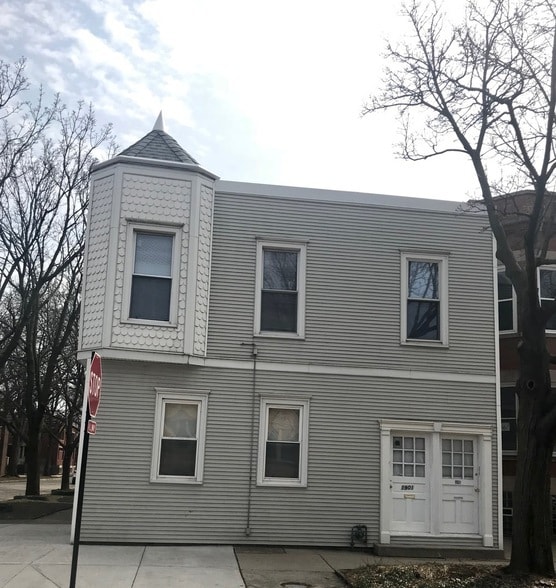Building Photo - 1901 W Barry Ave