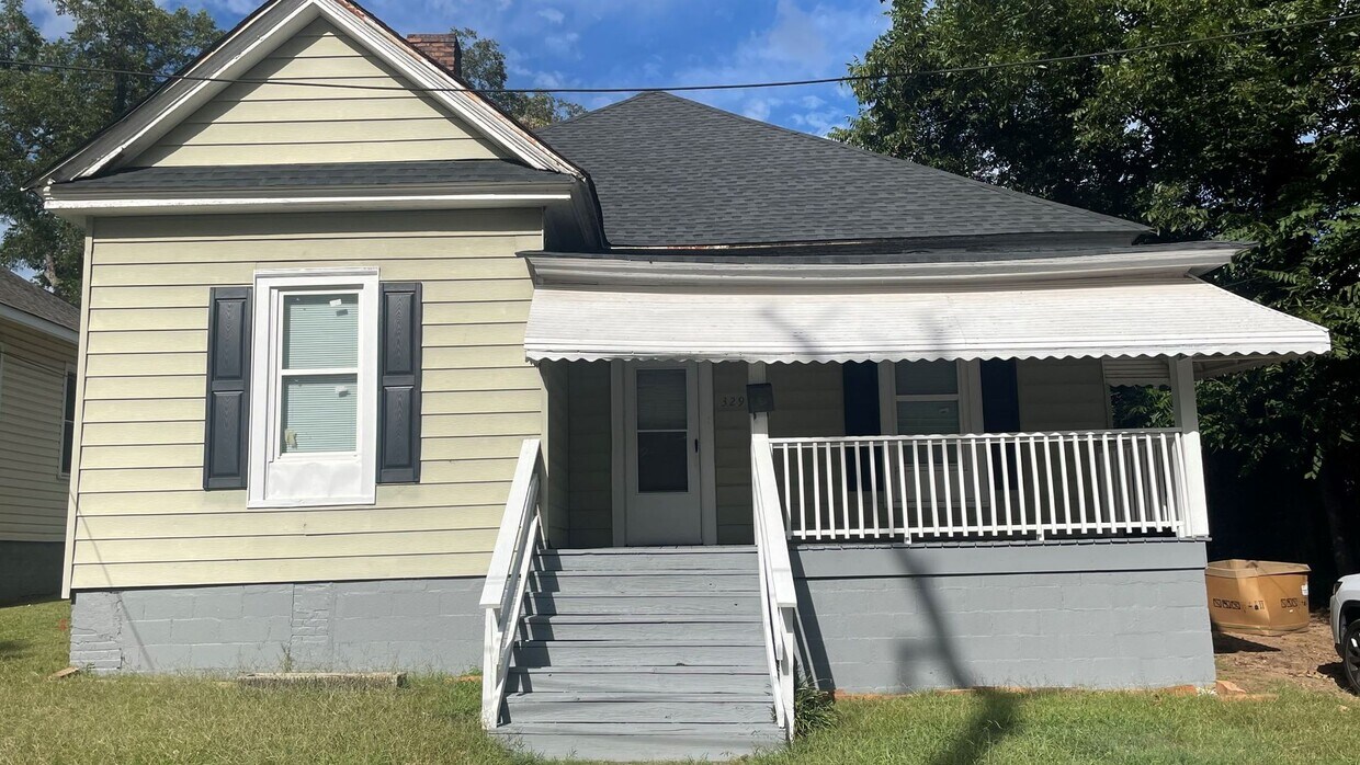Primary Photo - Situated between 3 parks and walking dista...
