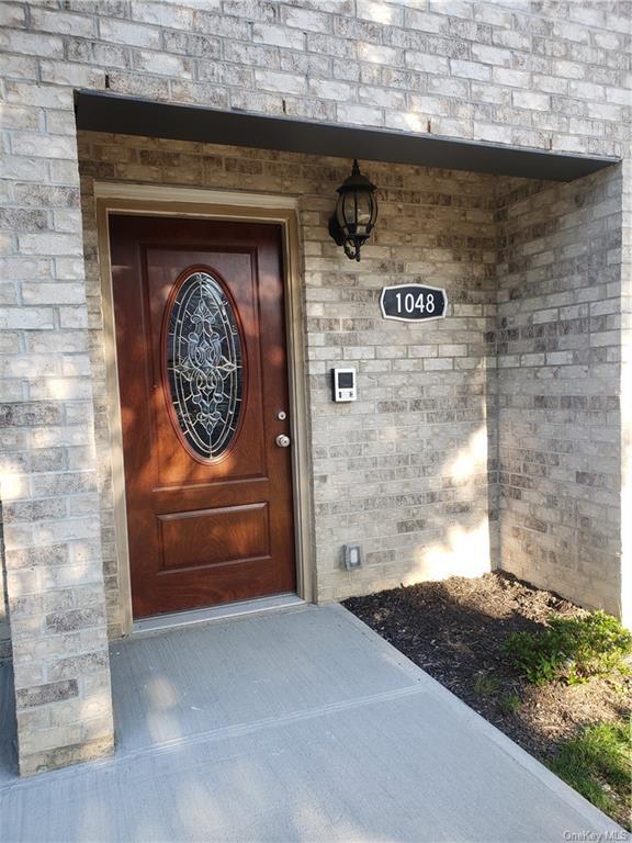Primary Photo - 1048 Olmstead Ave
