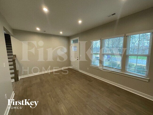 Foto del edificio - 1880 Tacoma Wy.