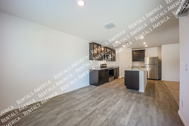 Building Photo - 466 W Black Hawk Pl