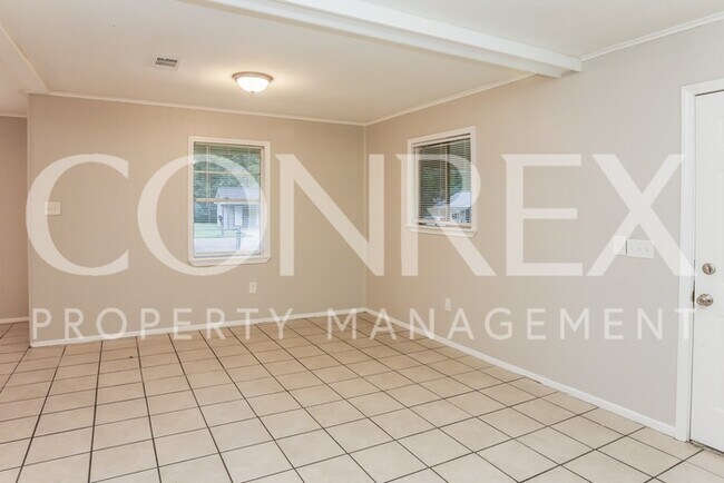 Building Photo - Quaint Three Bedroom for Rent