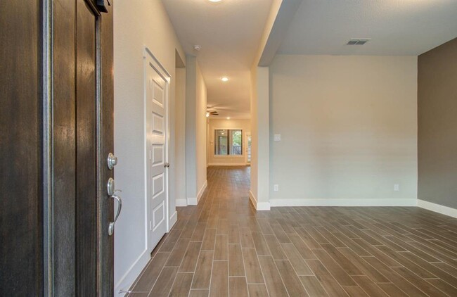Building Photo - 18618 Parkland Square Pl