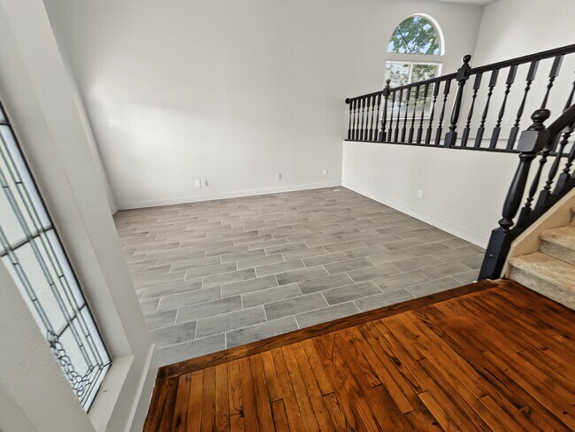 Building Photo - 3016 Park Royal Dr