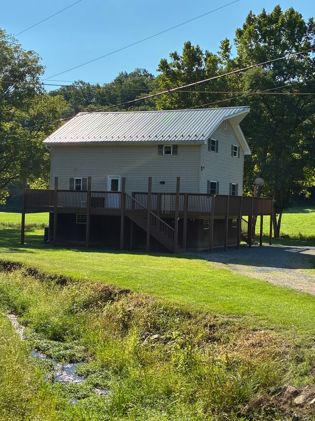 Foto del edificio - 945 Tucker Ridge Rd