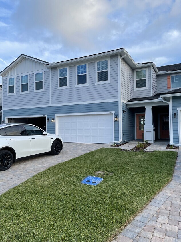 Primary Photo - 711 Cherry Elm Dr