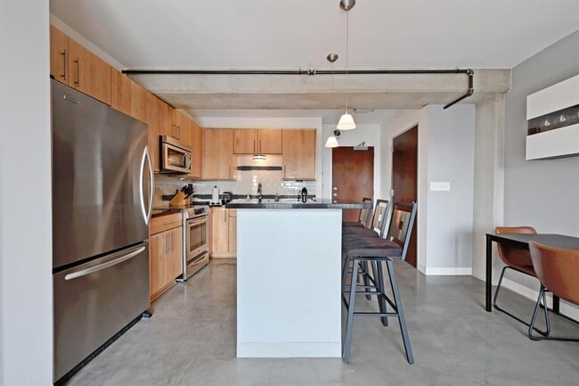Building Photo - 800 Brazos St